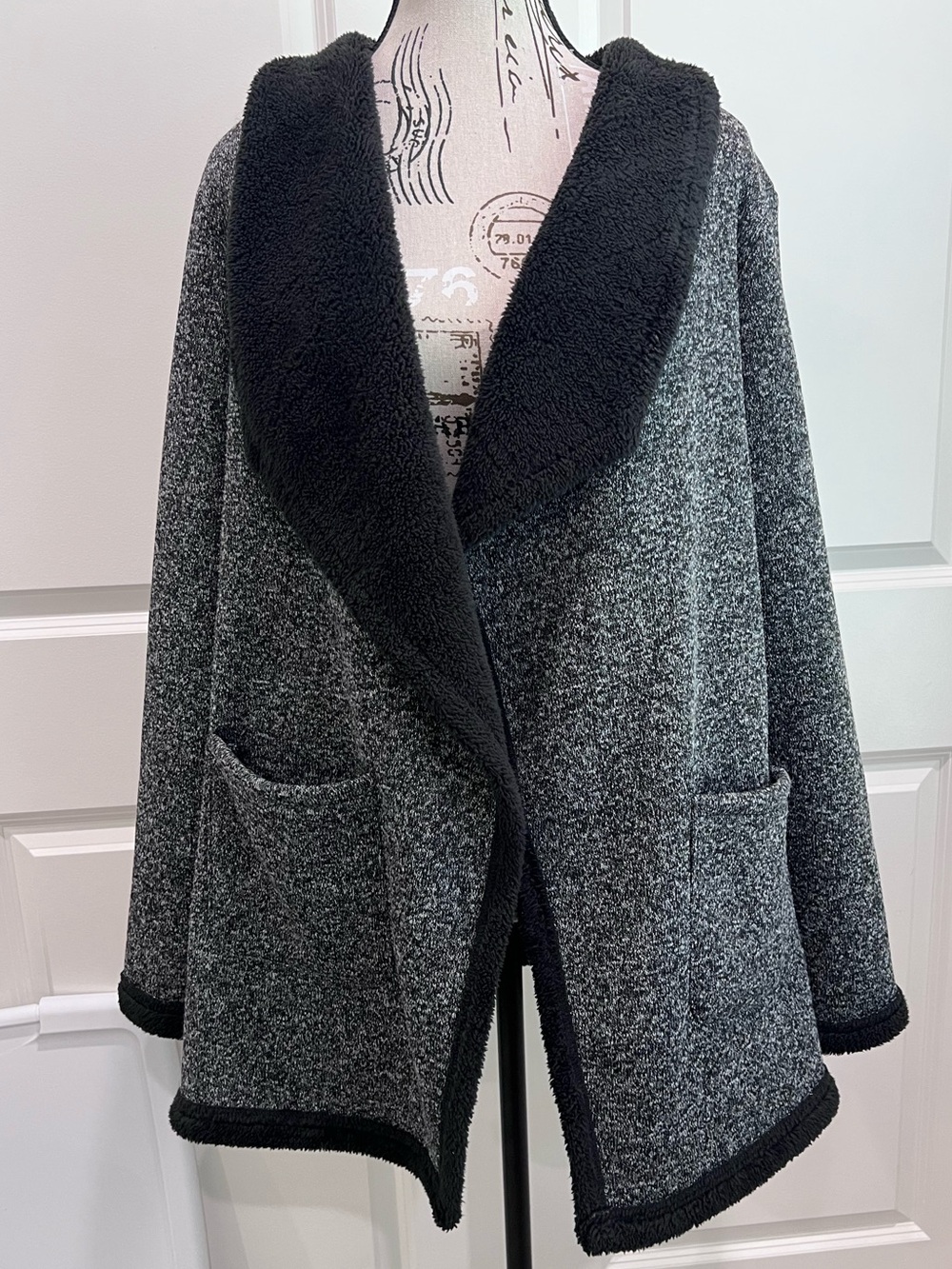Swiss Tech Gray Knit Open-Front Jacket with Black Sherpa Trim, Large